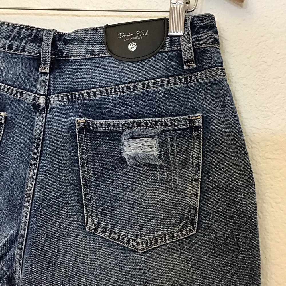 Denim Blvd Med Distressed Denim Jeans Shorts Women’s High Rise Cutoffs DBD0476 - Picture 6 of 9